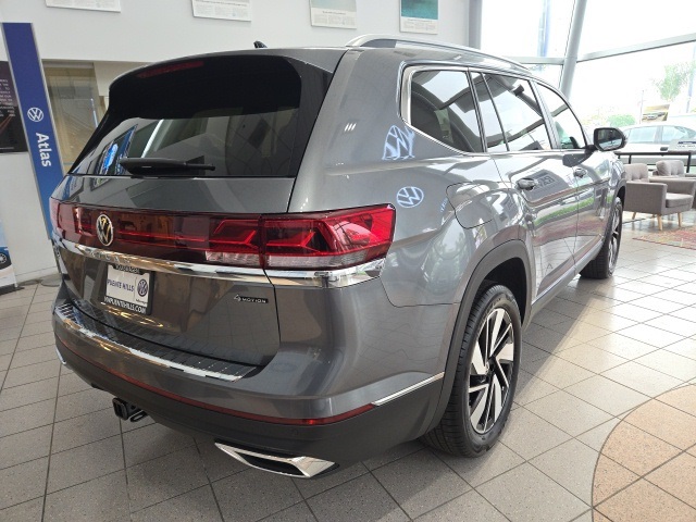 2025 Volkswagen Atlas SEL photo 7