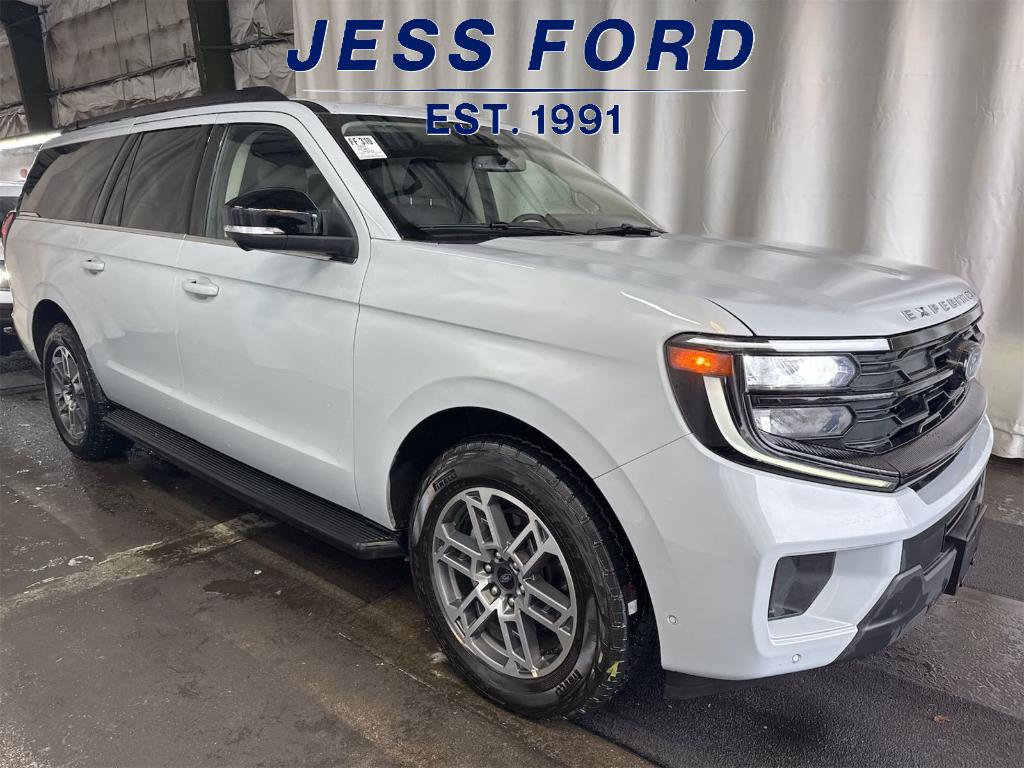 2025 Ford Expedition MAX photo 4