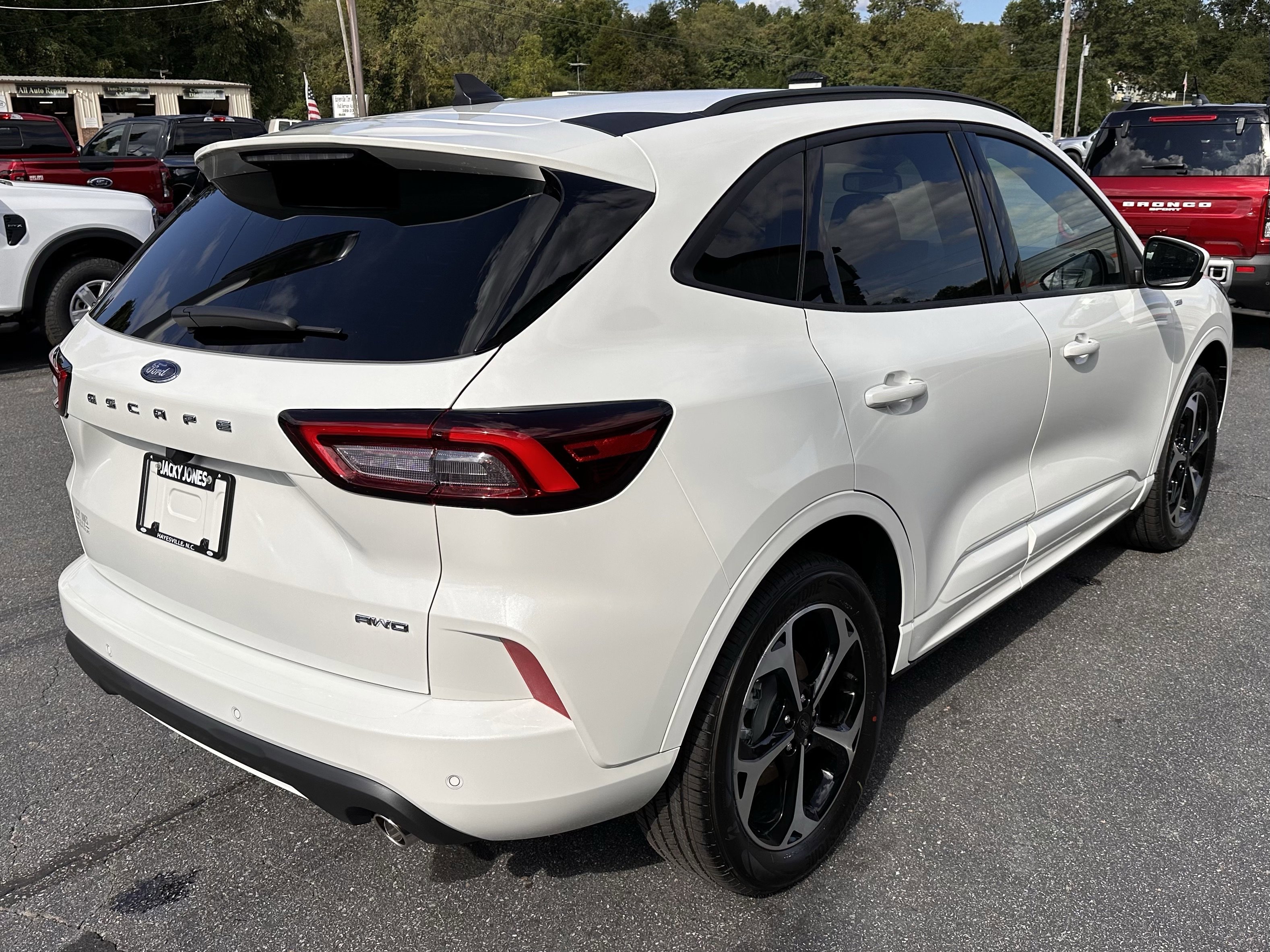 2025 Ford Escape ST-Line Elite photo 2