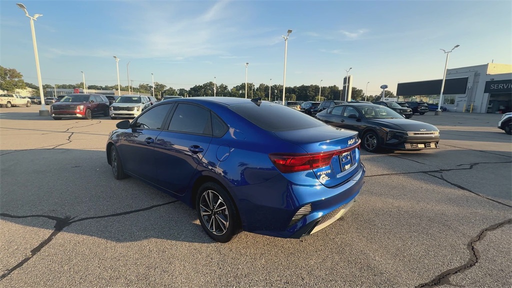 2023 Kia Forte LXS photo 6