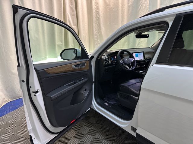 2026 Volkswagen Atlas SE Technology photo 9