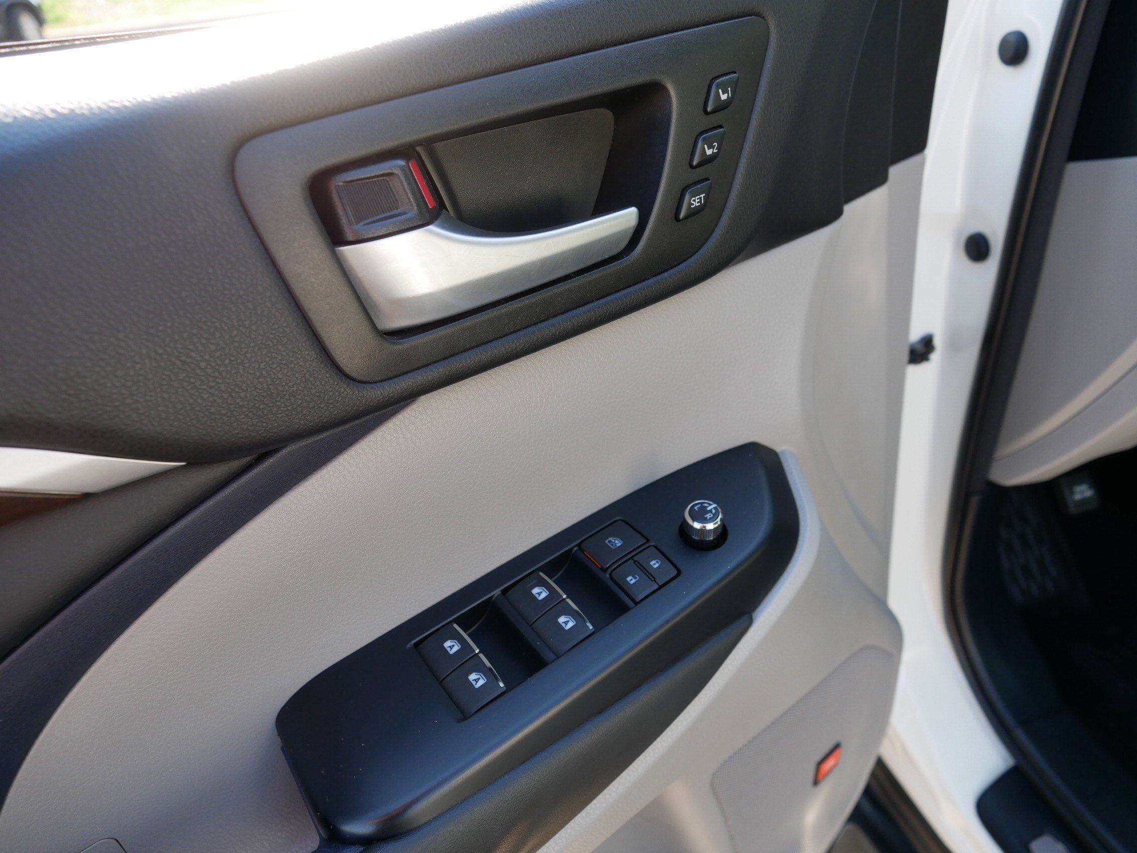2015 Toyota Highlander Hybrid Limited photo 18
