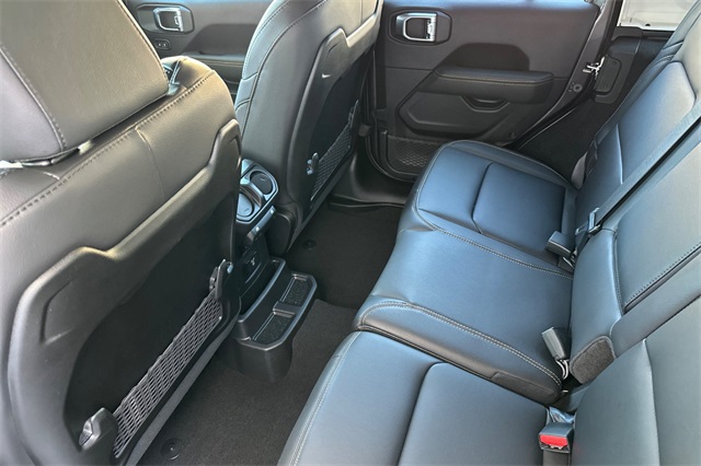 2025 Jeep Wrangler Sahara photo 11