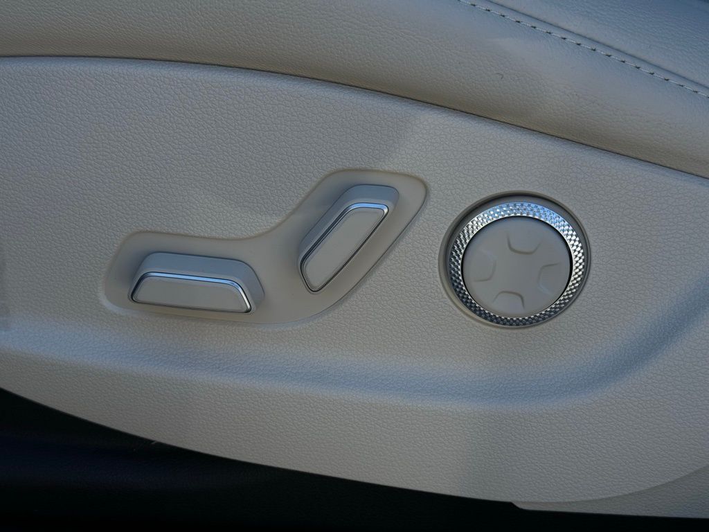 2025 Genesis GV80 2.5T AWD photo 21