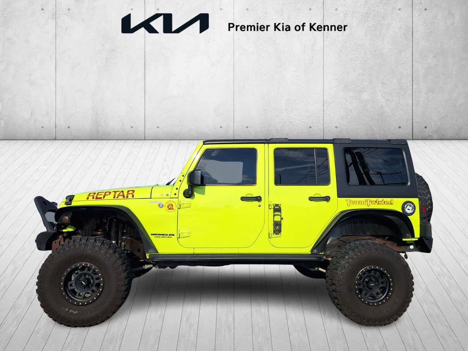 2016 Jeep Wrangler Unlimited Sahara photo 2