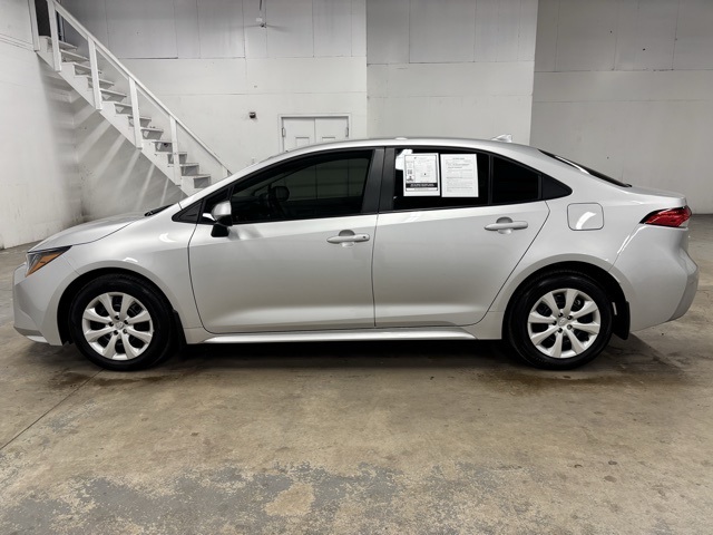 2025 Toyota Corolla LE photo 3