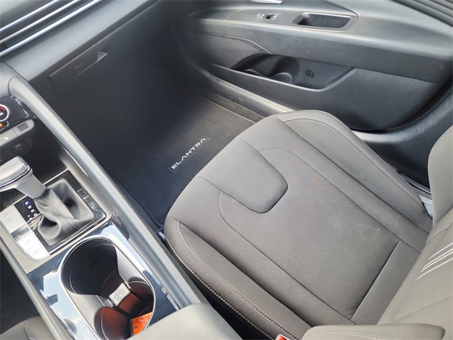 2023 Hyundai Elantra SEL photo 12