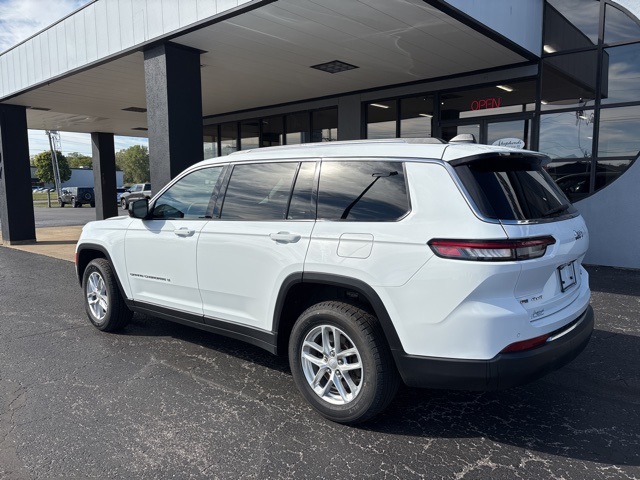 2023 Jeep Grand Cherokee Laredo photo 4