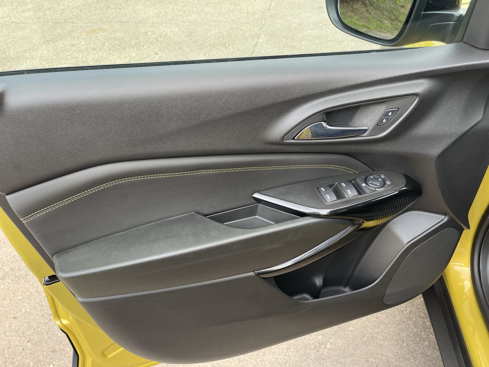 2024 Chevrolet Trax ACTIV photo 2