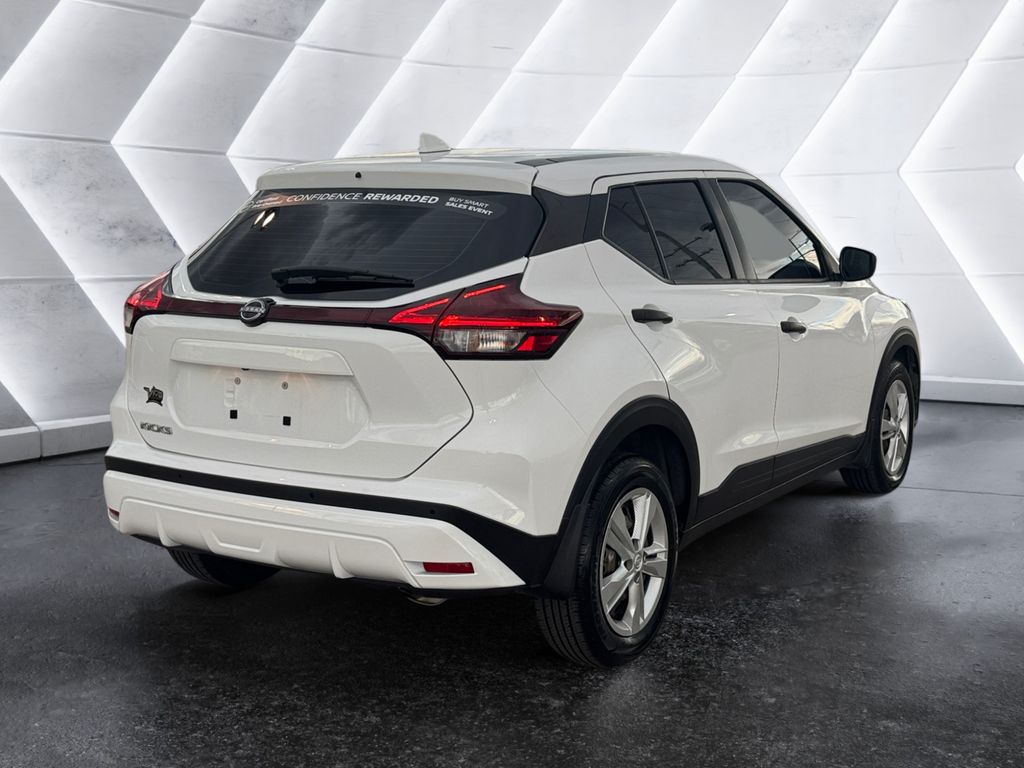 2023 Nissan Kicks S photo 3