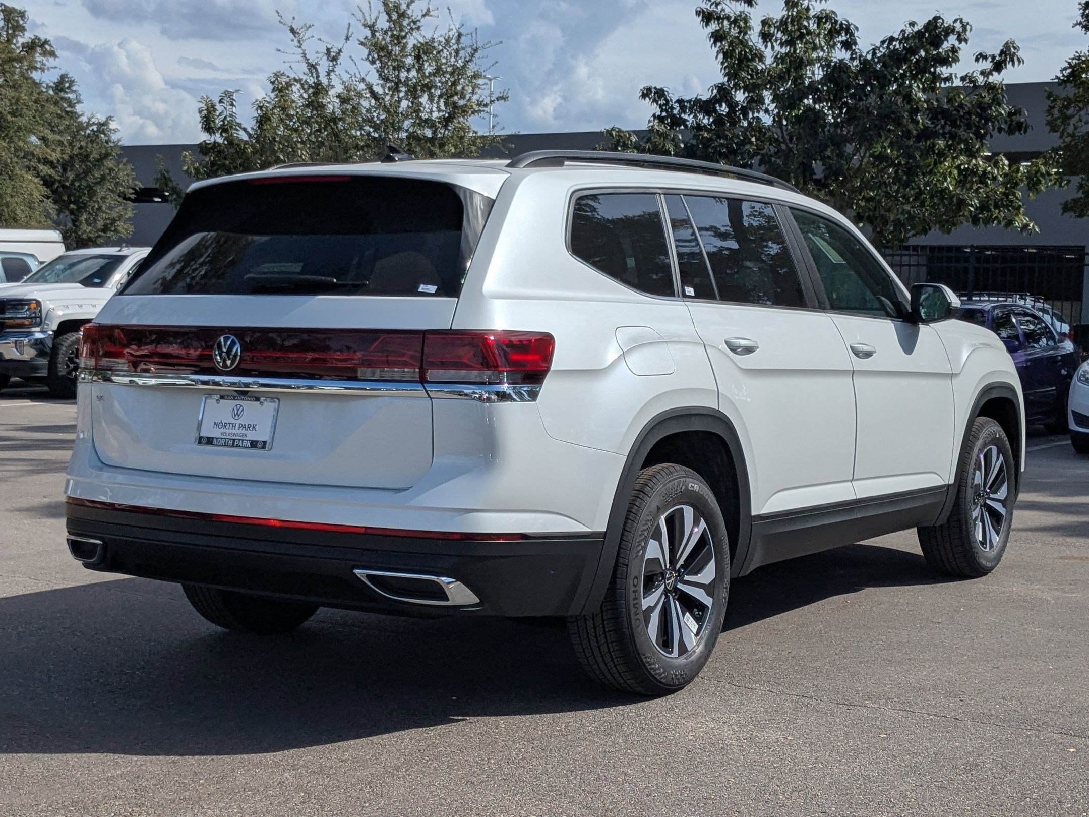 2026 Volkswagen Atlas SE photo 2