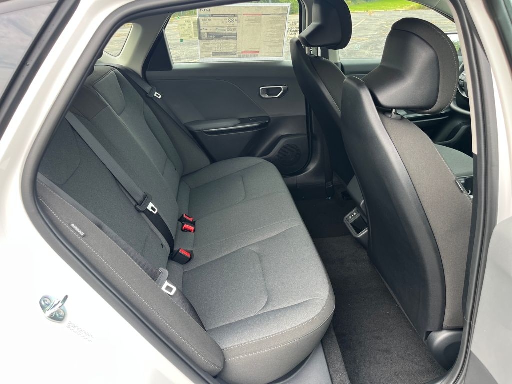 2025 Kia K4 LXS photo 16