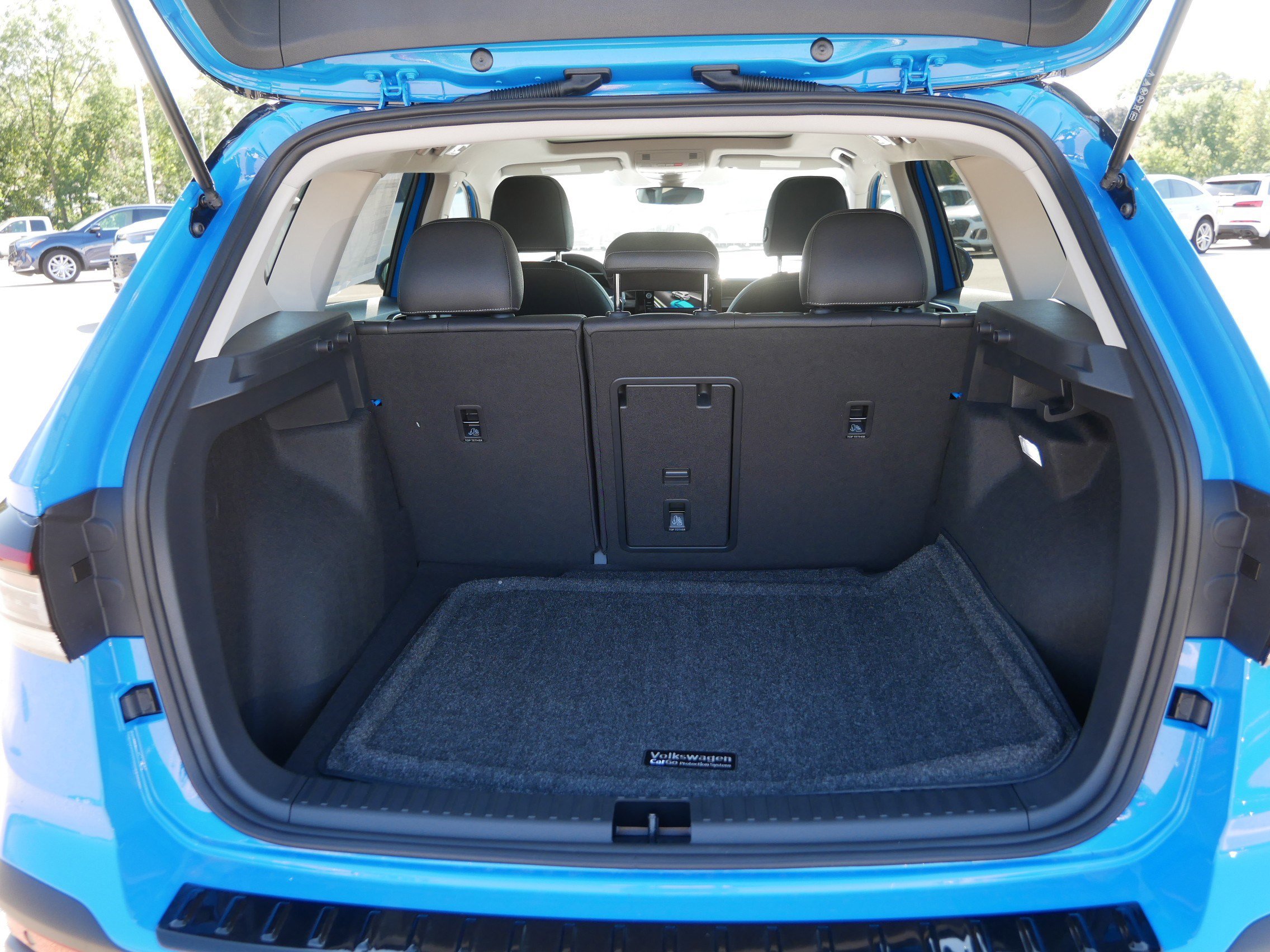 2025 Volkswagen Taos SE photo 2