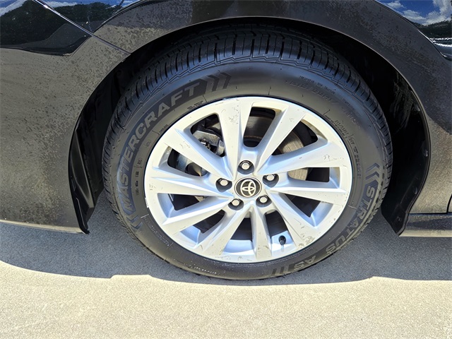 2023 Toyota Camry LE photo 9