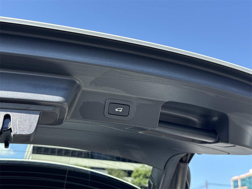 2020 Jaguar F-PACE Premium photo 16