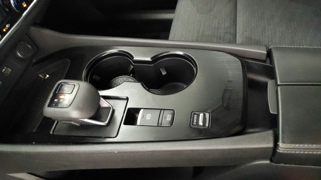 Used 2021  Nissan SV image 19