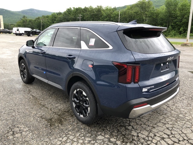 2025 Kia Sorento S photo 2