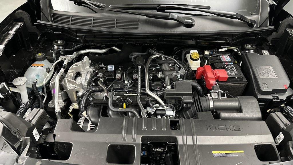 2025 Nissan Kicks SR photo 9