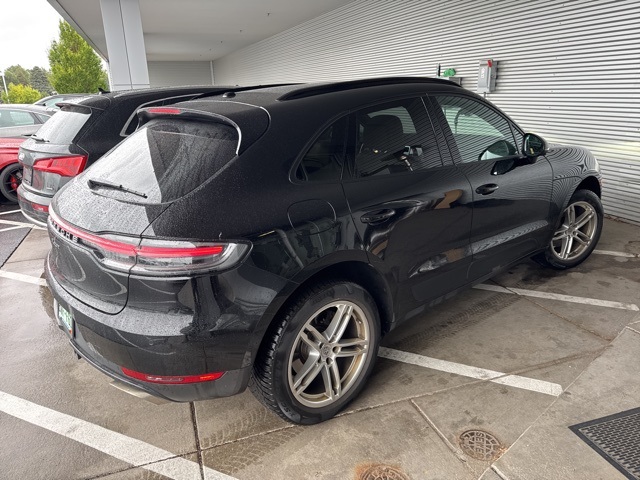 2019 Porsche Macan Base photo 2