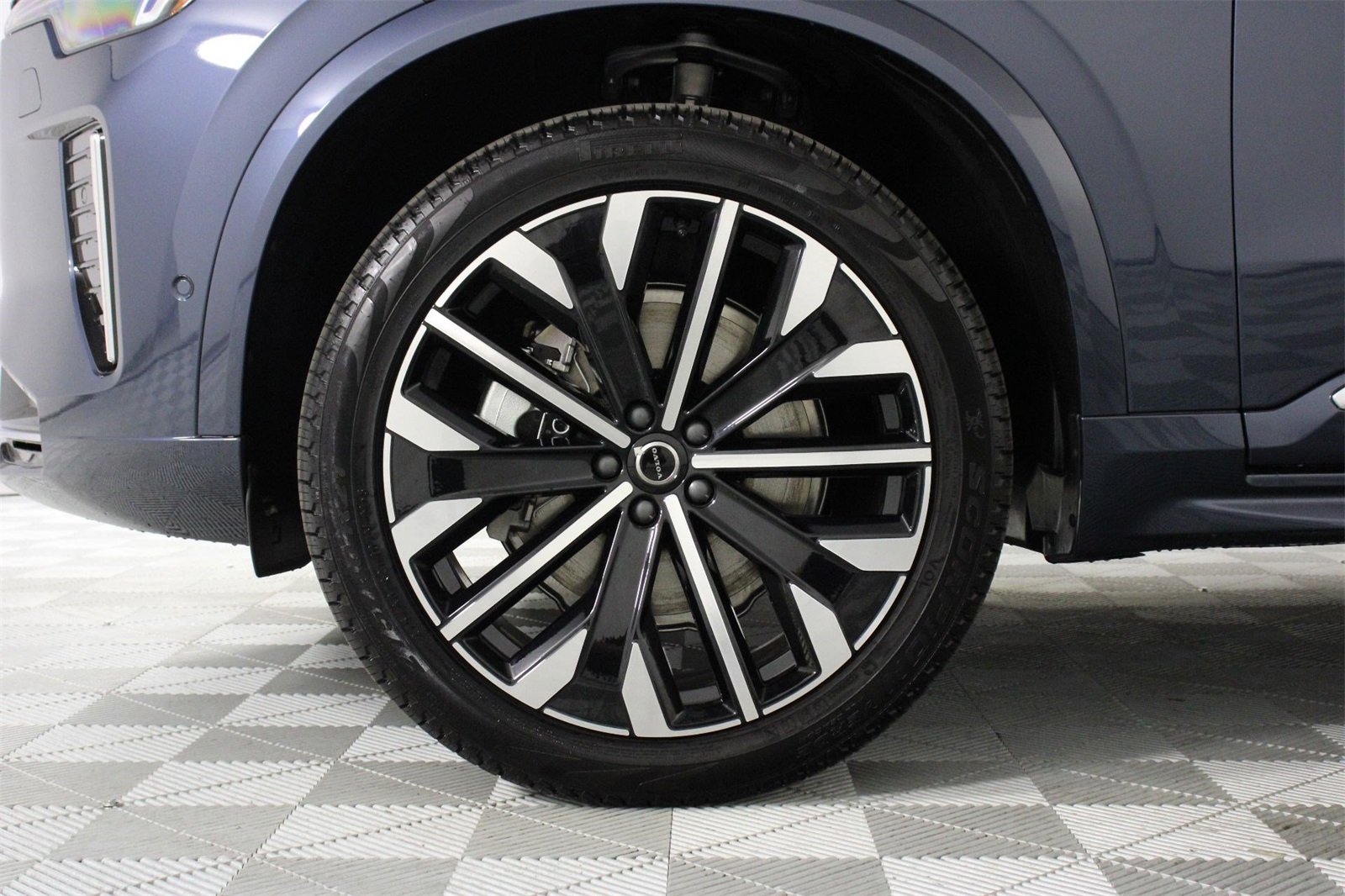 2026 Volvo XC90 Plus photo 12