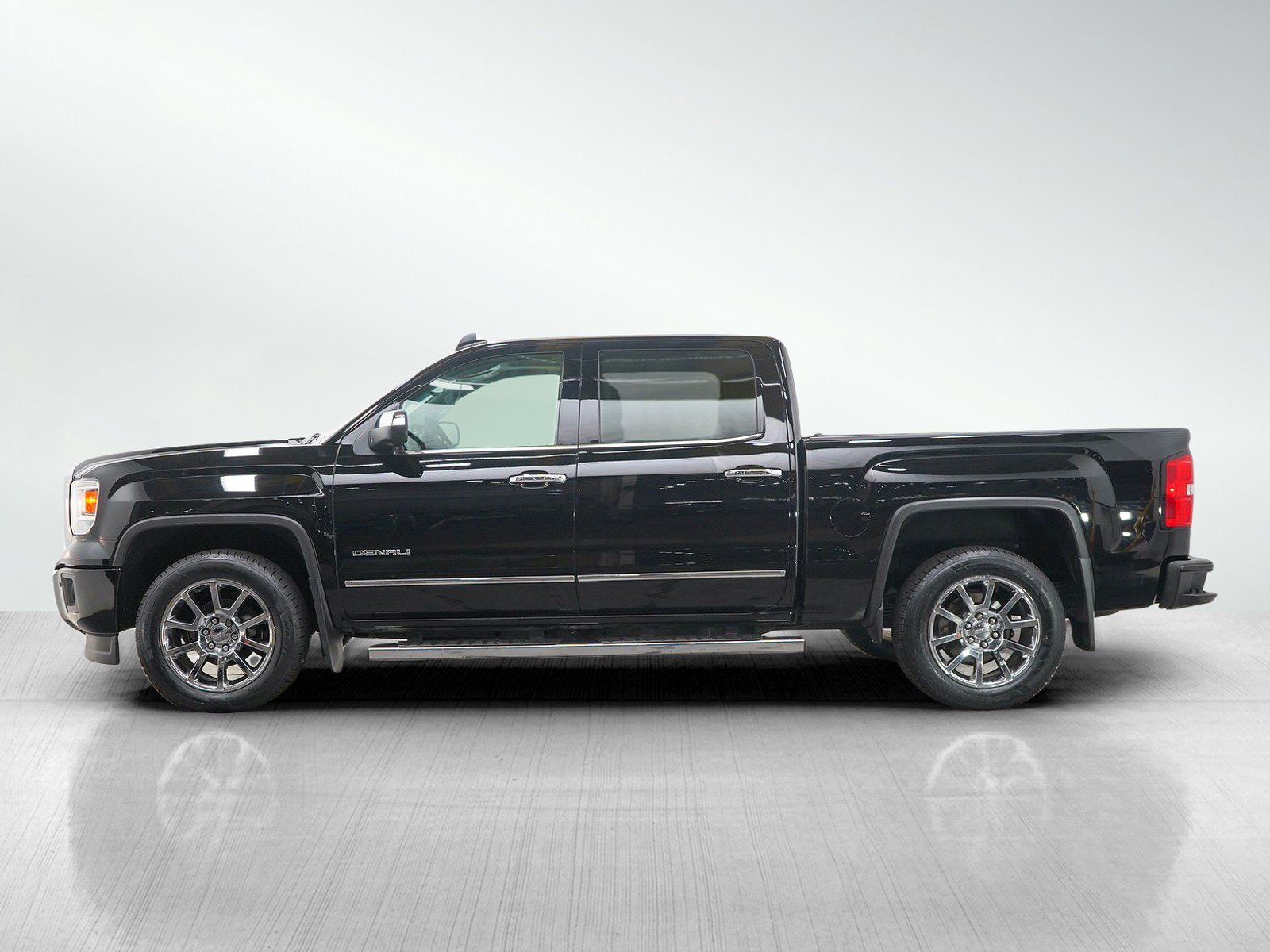 Used 2015 GMC Sierra 1500 Denali Denali with VIN 3GTU2WEC8FG112986 for sale in Roseville, Minnesota