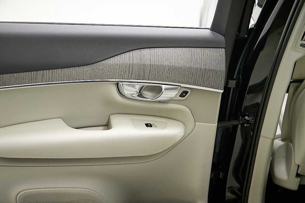 2023 VOLVO XC90 - Image 17