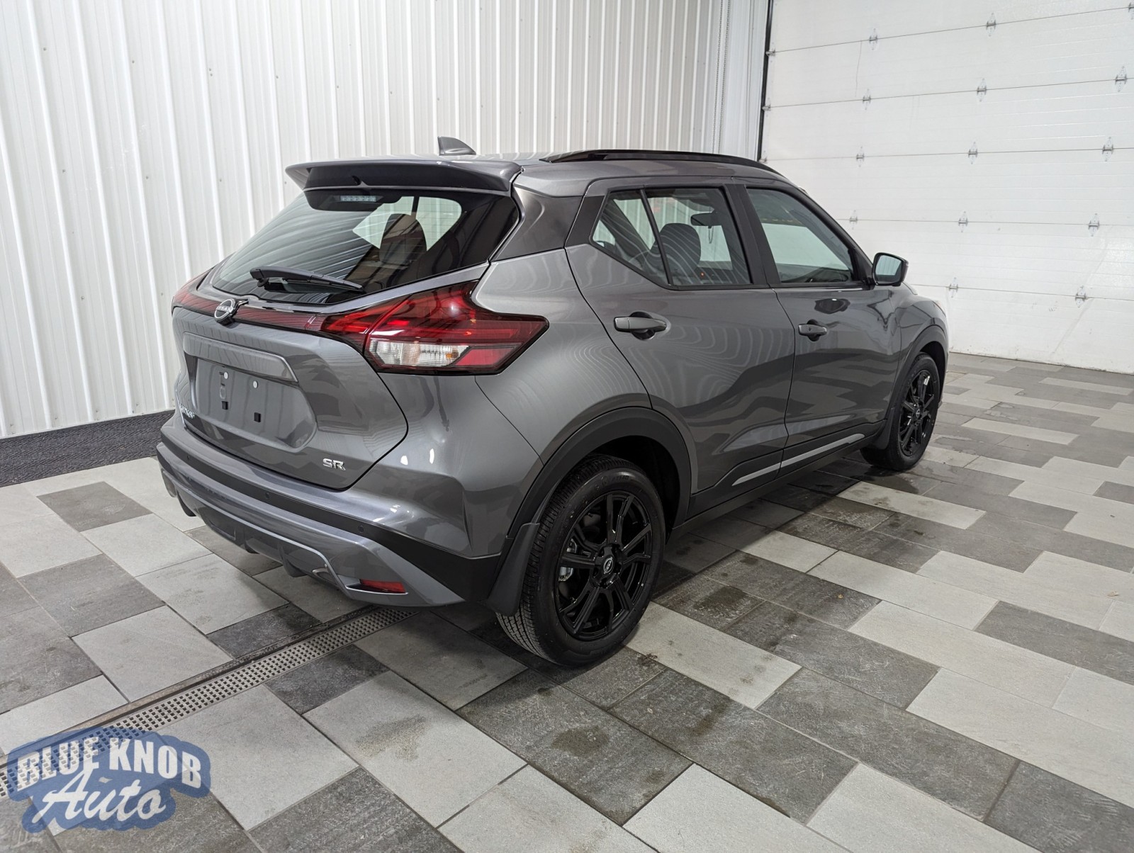 2024 Nissan Kicks SR photo 4