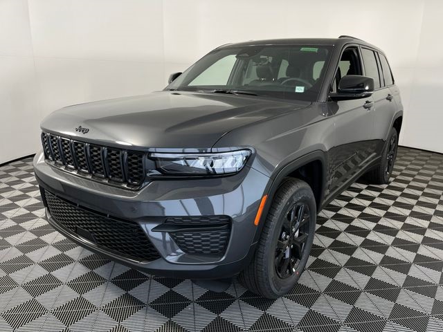 2025 Jeep Grand Cherokee Laredo Altitude photo 2