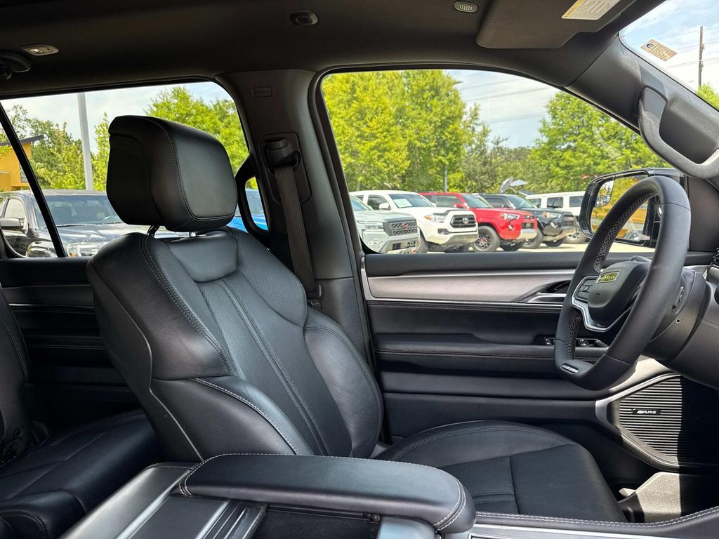 2023 Jeep Wagoneer Series II Carbide photo 8