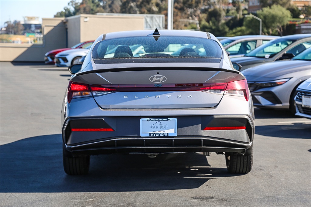 2025 Hyundai Elantra SEL Sport photo 5