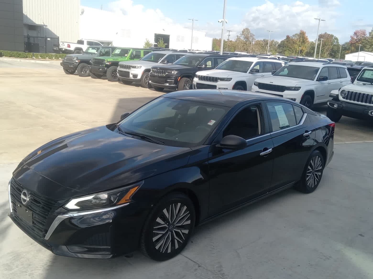 2024 Nissan Altima 2.5 SV photo 3