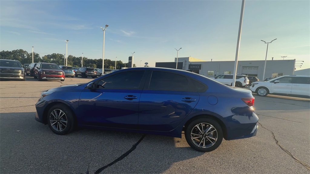 2023 Kia Forte LXS photo 5