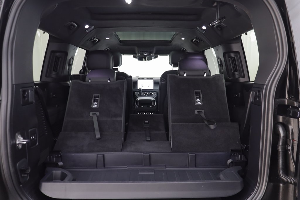 2025 Land Rover Defender 130 V8 photo 18