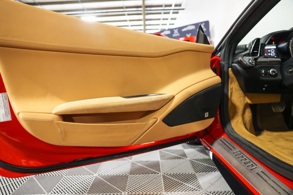 2010 Ferrari 458 Italia Base photo 23