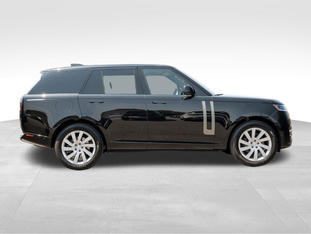2023 Land Rover Range Rover SE photo 8
