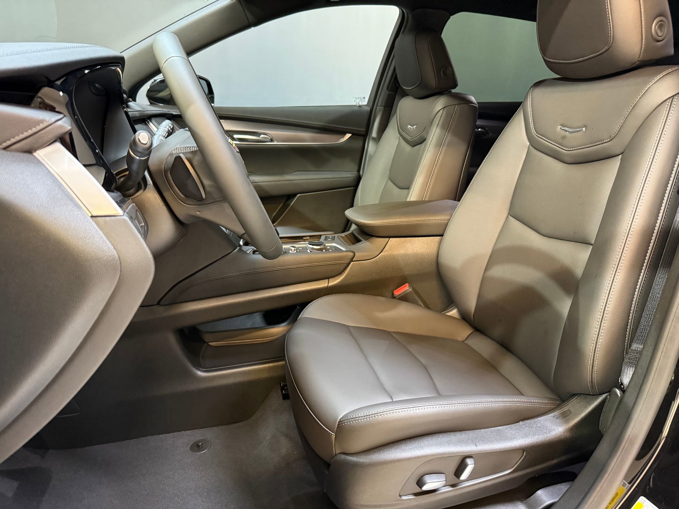 2025 Cadillac XT5 Luxury photo 4