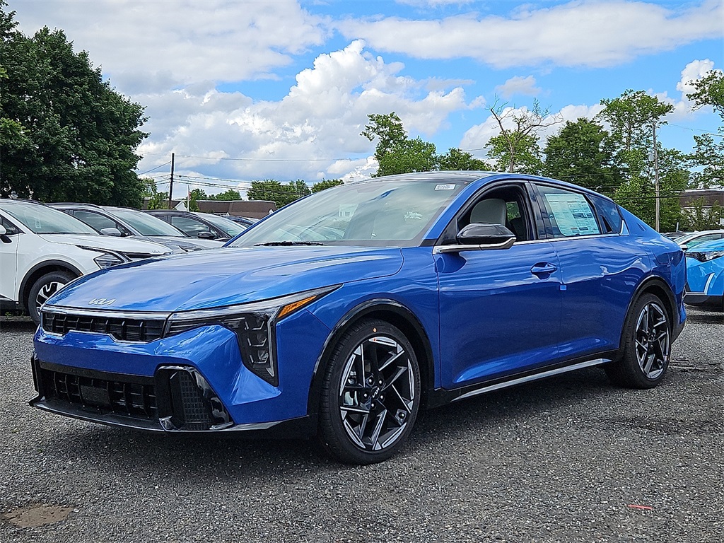 2025 Kia K4 GT-Line photo 2