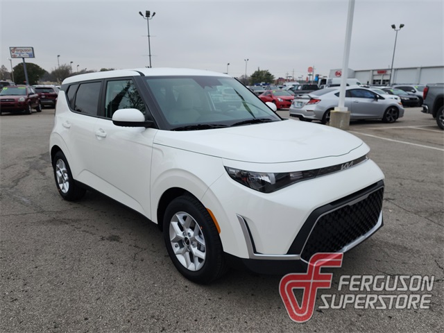 2025 Kia Soul LX's photo