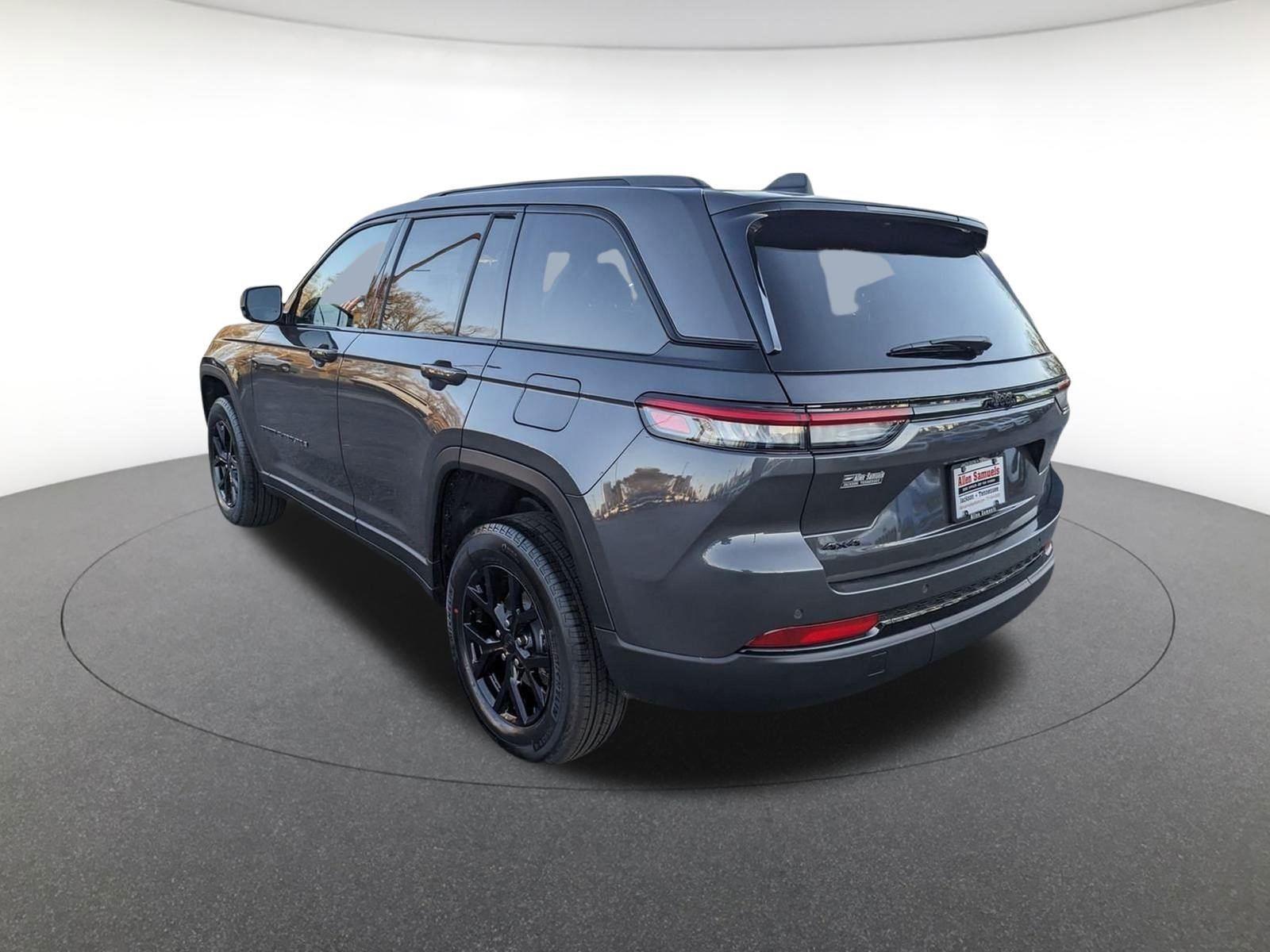 2025 Jeep Grand Cherokee Laredo Altitude photo 6
