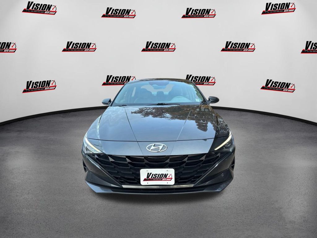 2023 Hyundai Elantra SEL photo 2