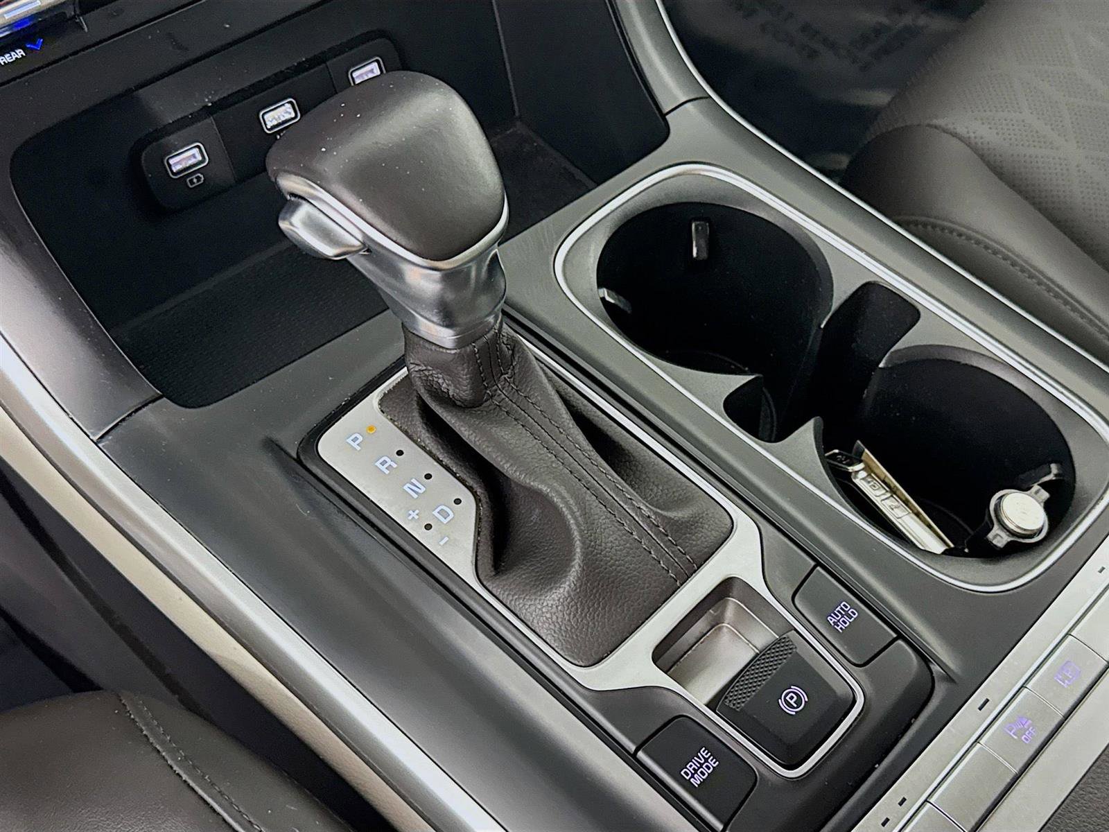 2024 Kia Carnival LX photo 17