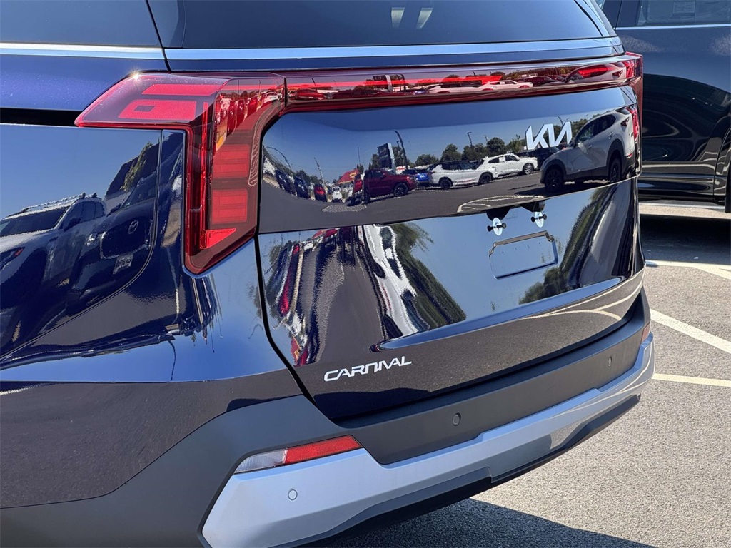 2025 Kia Carnival LXS photo 8
