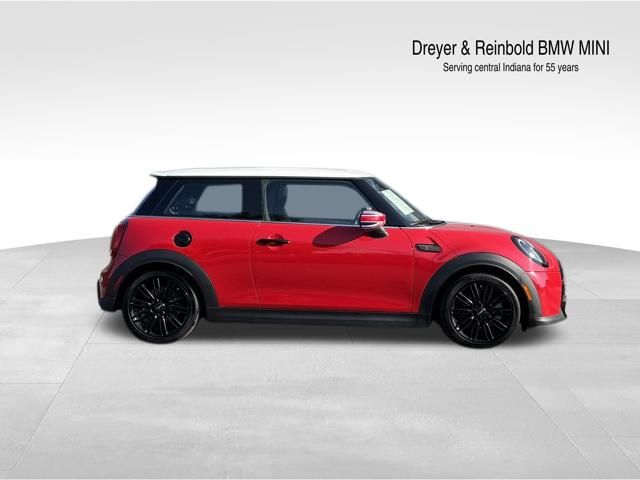 2022 Mini Cooper 2 Door Hardtop Iconic photo 2