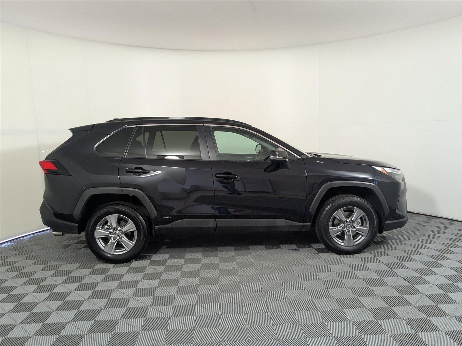 2024 Toyota RAV4 Hybrid XLE photo 20