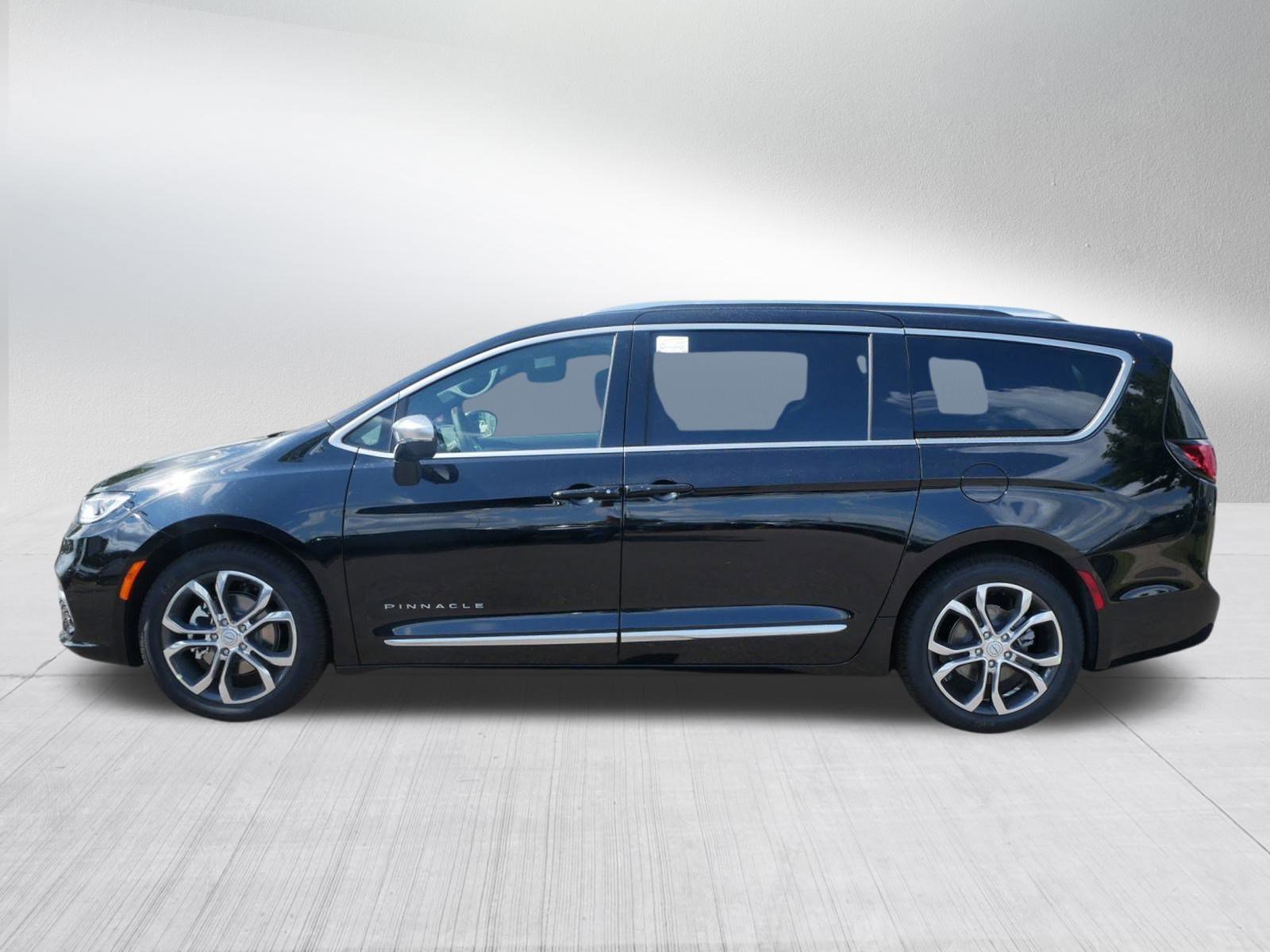 2026 Chrysler Pacifica Pinnacle photo 2