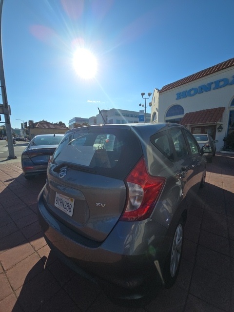 2017 Nissan Versa Note SV photo 2