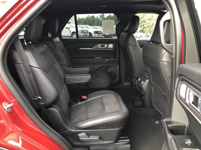 2025 Ford Explorer ST photo 18