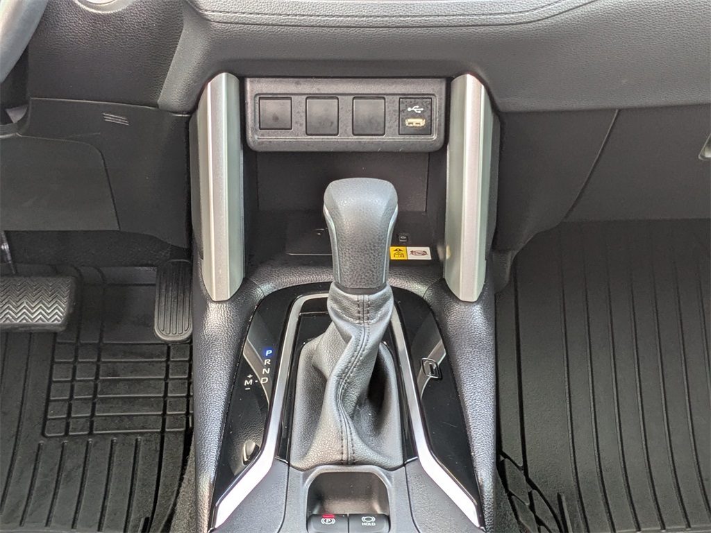 2022 Toyota Corolla Cross LE photo 15
