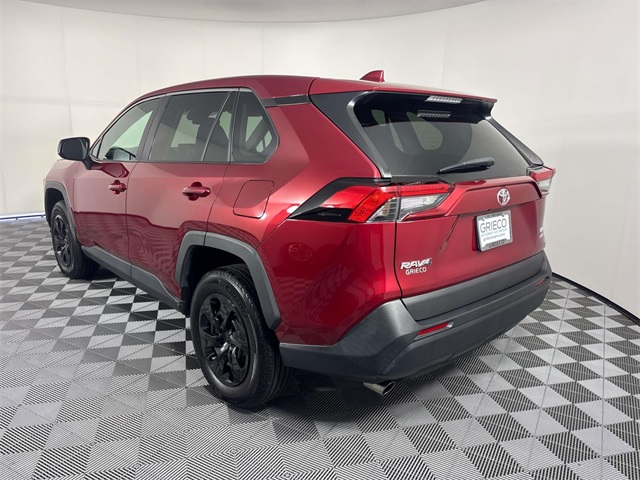 2022 Toyota RAV4 LE photo 3