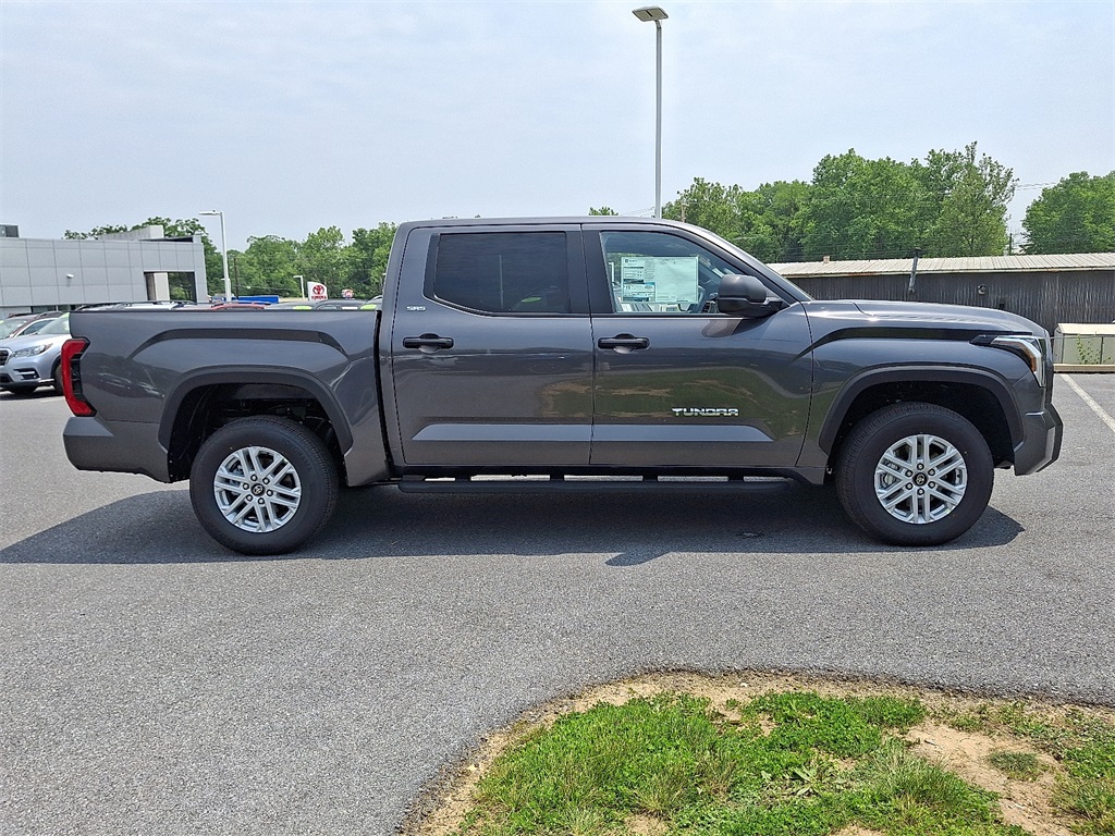 2025 Toyota Tundra SR5 CrewMax photo 4